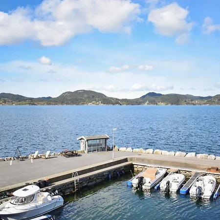 Σπίτι διακοπών 4 Bedroom Lovely In *