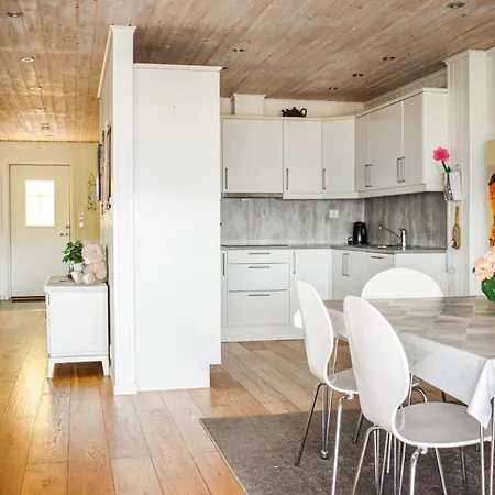 4 Bedroom Lovely In بيت للعطل *