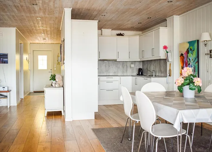 4 Bedroom Lovely In بيت للعطل *