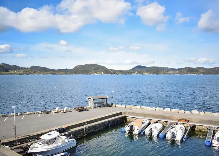 بيت للعطل 4 Bedroom Lovely In *